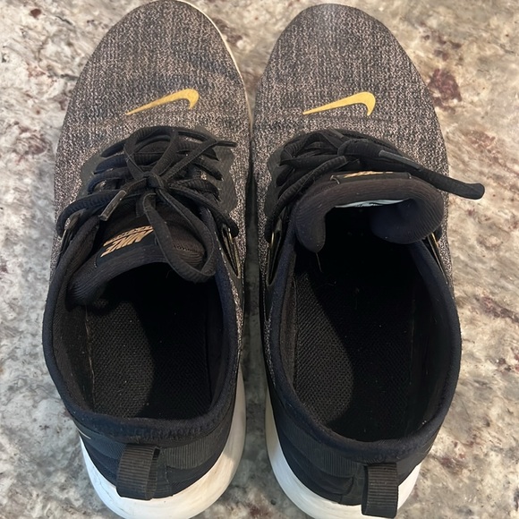 Nike Flex TR 9 Tennis Shoes - Picture 5 of 8